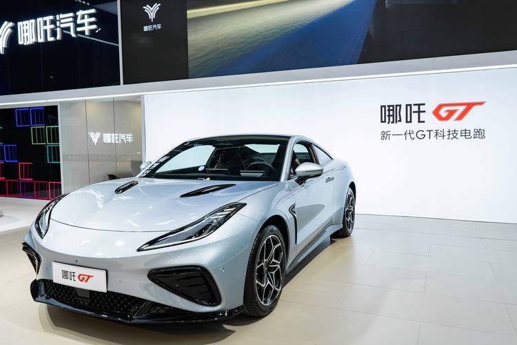 东莞万江区展建隆企业管理咨询哪吒汽车在智能汽车领域的表现，领途汽车在新能源汽车市场中的影响力